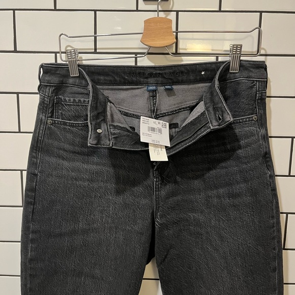 American Eagle Stretch “Mom” Jean - SIZE 10 - Picture 3 of 6